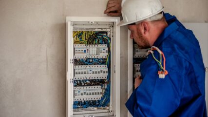 Emergency electrician service in Rock Island IL for urgent power issues
