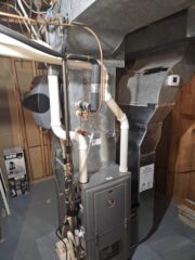 Heat pump installation for energy-efficient heating and cooling