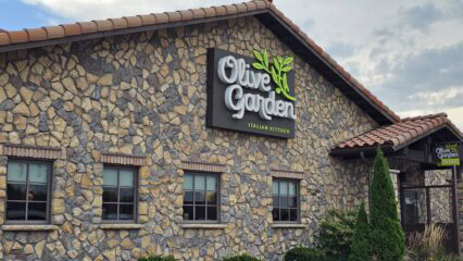 Olive Garden Italian Restaurant – Endless Soup, Salad & Breadsticks – Family Dining - Italian restaurant in Moline, Illinois