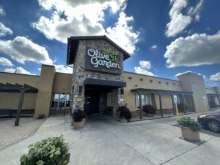 Olive Garden Italian Restaurant – Authentic Italian Dining Experience - Italian restaurant in Burbank, Illinois